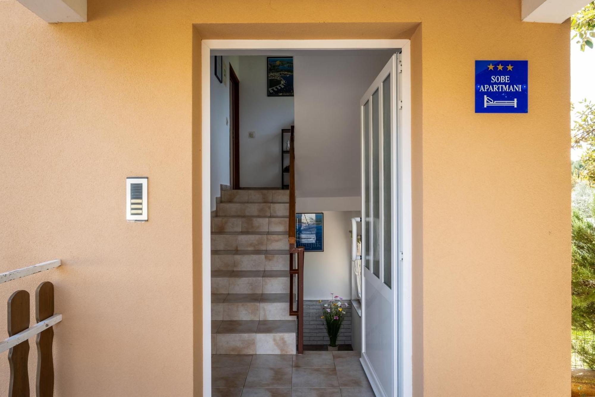 Apartma Ana Pula